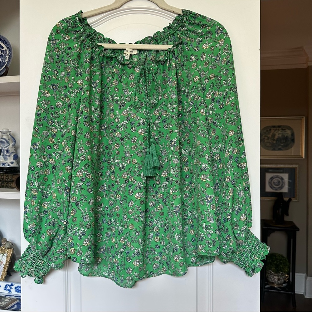 MAX STUDIO Boho green print peasant blouse w/ tie neck, shirted cuffs